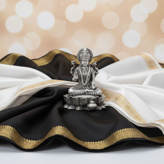 Idol Lakshmi sitting w/o Prabhavali