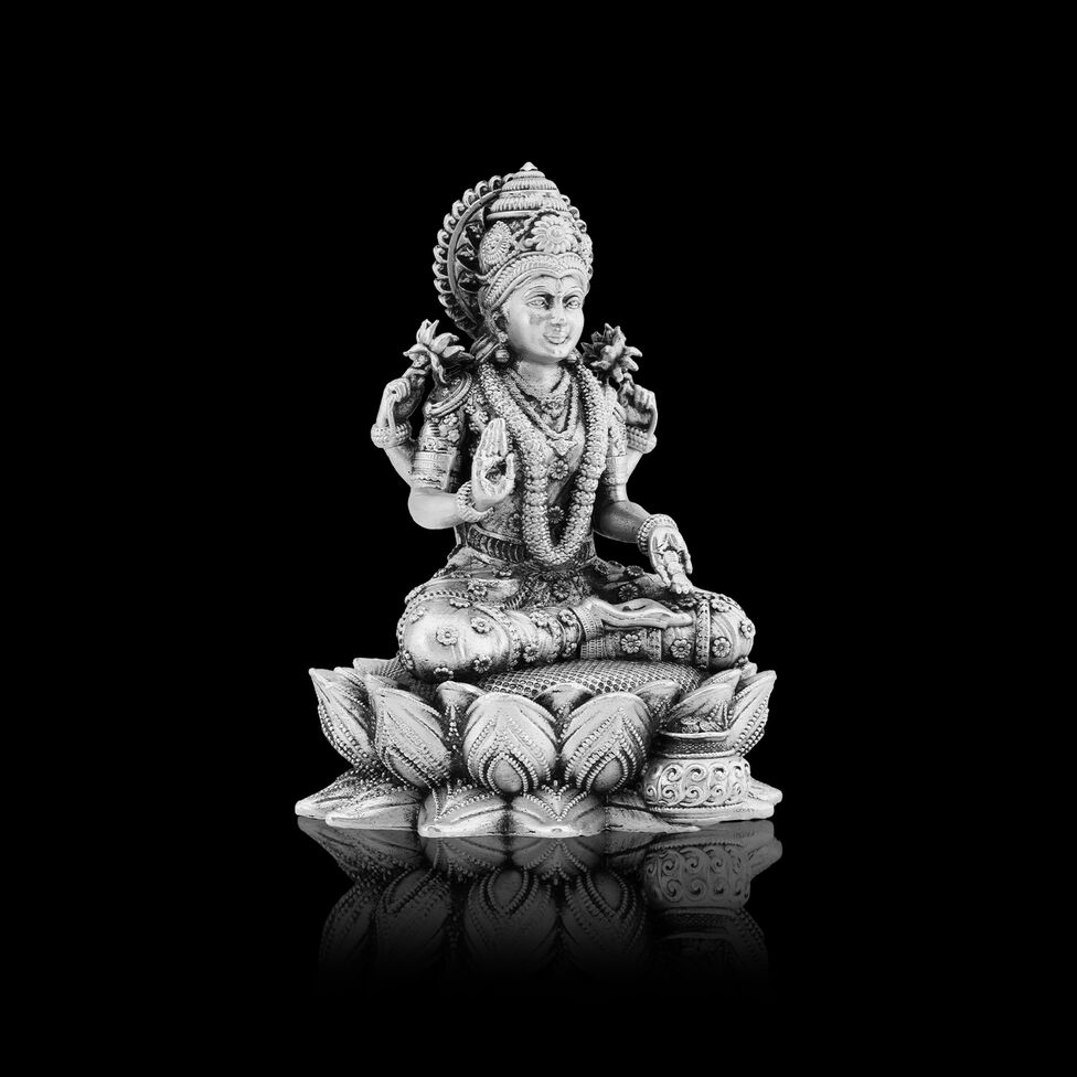 Idol Lakshmi sitting w/o Prabhavali