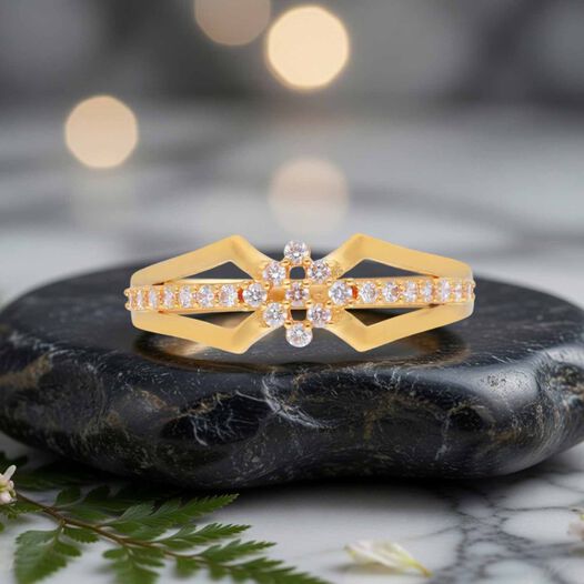 GEMSET GOLD LADIES RING IN CASTING