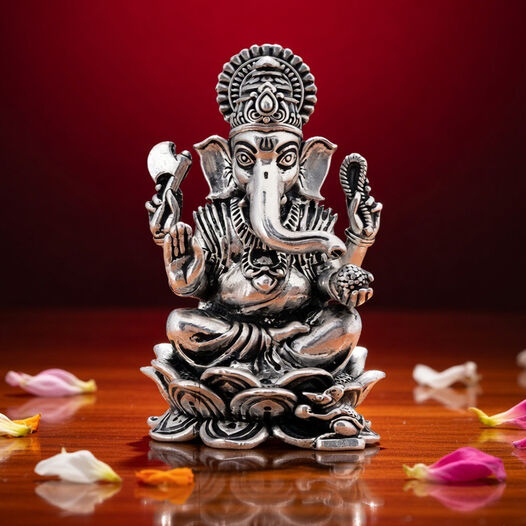 Silver Idol Ganesh siting w/o Prabhavali