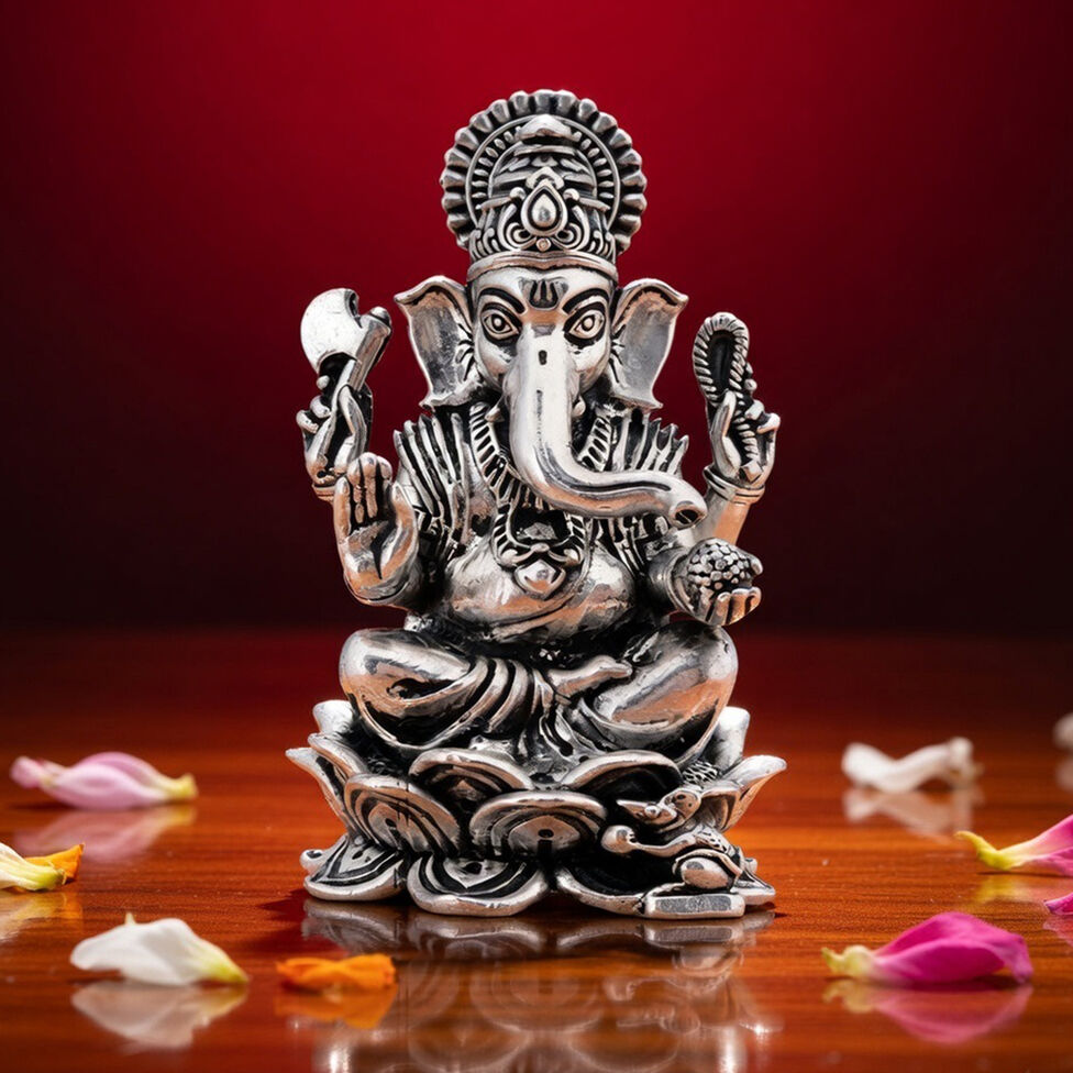Silver Idol Ganesh siting w/o Prabhavali