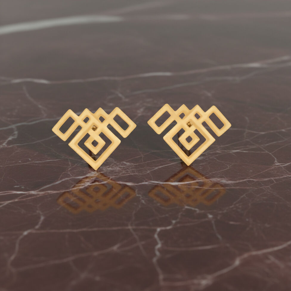 Plain Gold Ear Stud in casting Deisgn