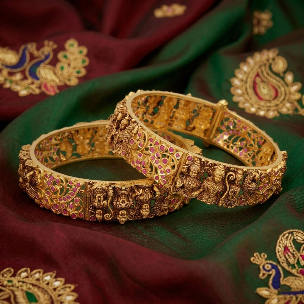 BANGLE PAIR IN REPOUSSE WORK+HEAD