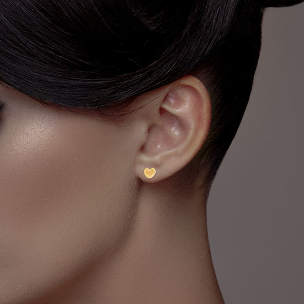 Plain Gold Ear Stud in casting Deisgn
