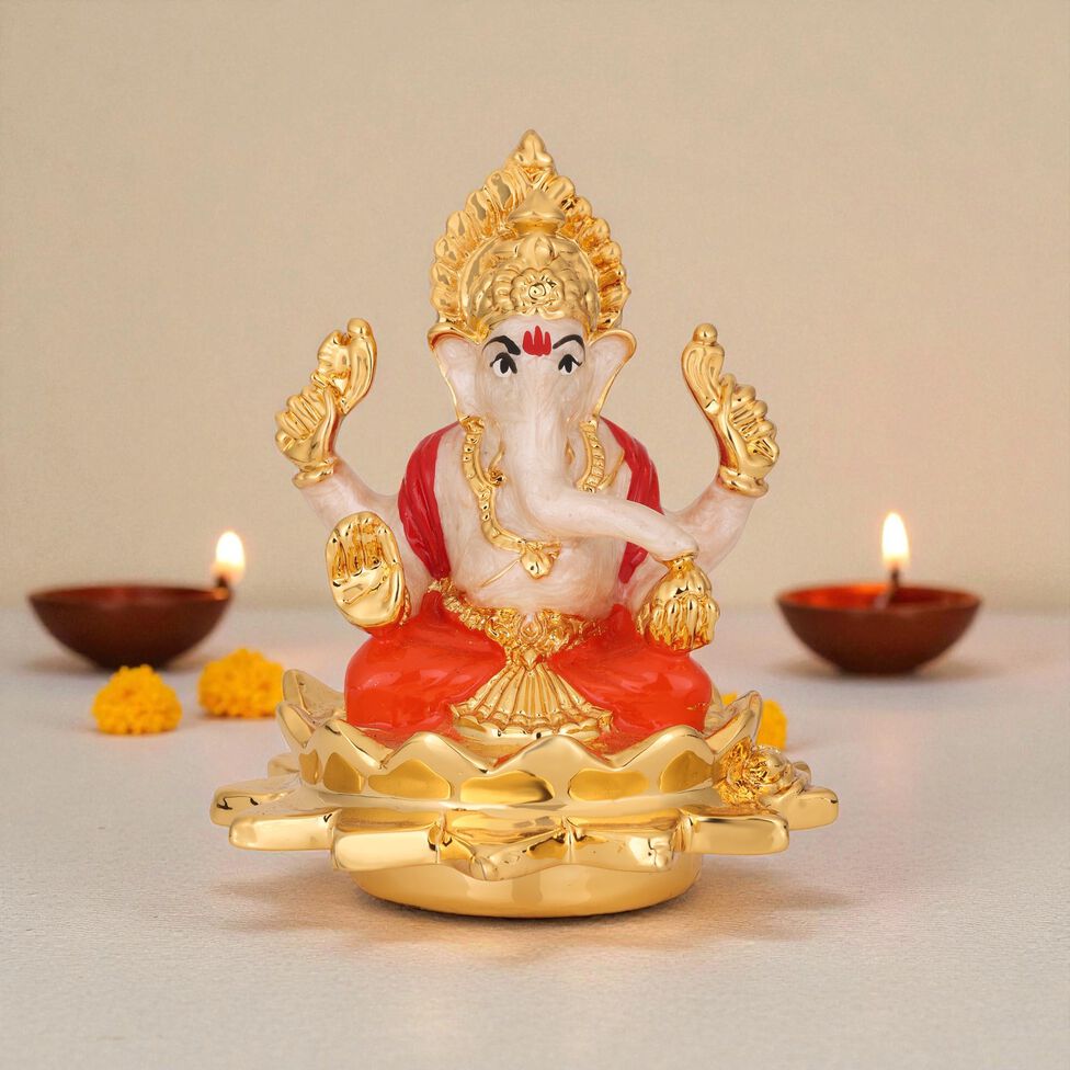 PEARL WHITE KAMAL GANESHA SMALL
