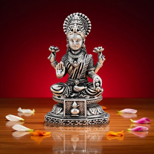 Idol Lakshmi sitting w/o Prabhavali