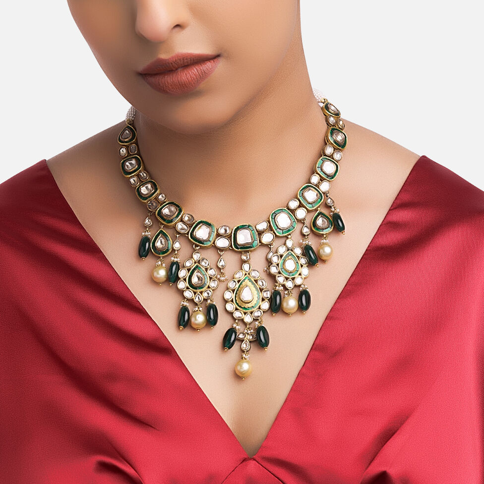 GOLD NECKLACE IN KUNDALAVELAI DESIGN
