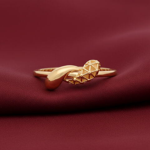 PLAIN GOLD LADIES RING IN CASTING