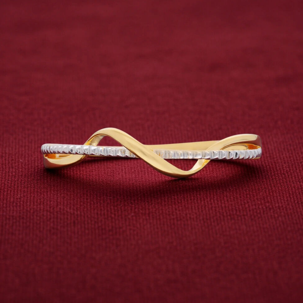 PLAIN GOLD LADIES RING IN CASTING