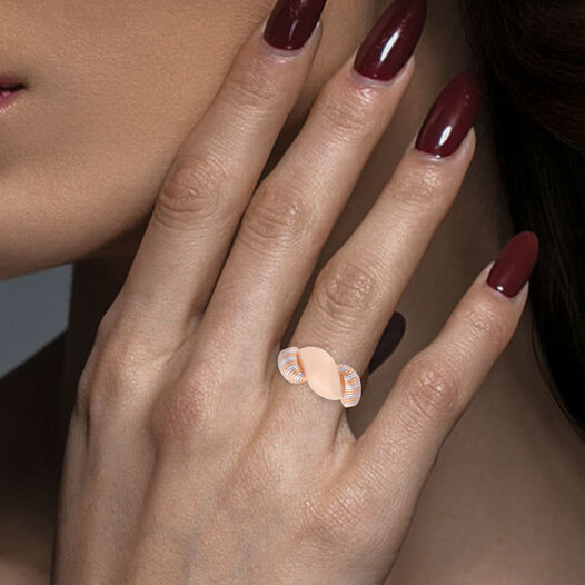 GOLD CASTING RING IN CONTEMPORARY DESIGN